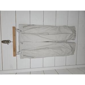 Ann Taylor Size 8 light stone khaki beige lightweight capri pants. Clam diggers.